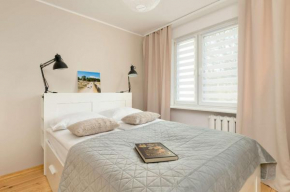 Apartament w Gdyni z Ogródkiem i 2 Sypialniami by Rent like home